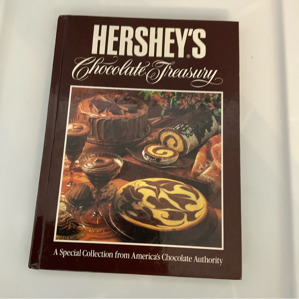 VTG 1984 Hershey’s Chocolate Treasury Chocolate Lovers Cookbook Hardcover Book